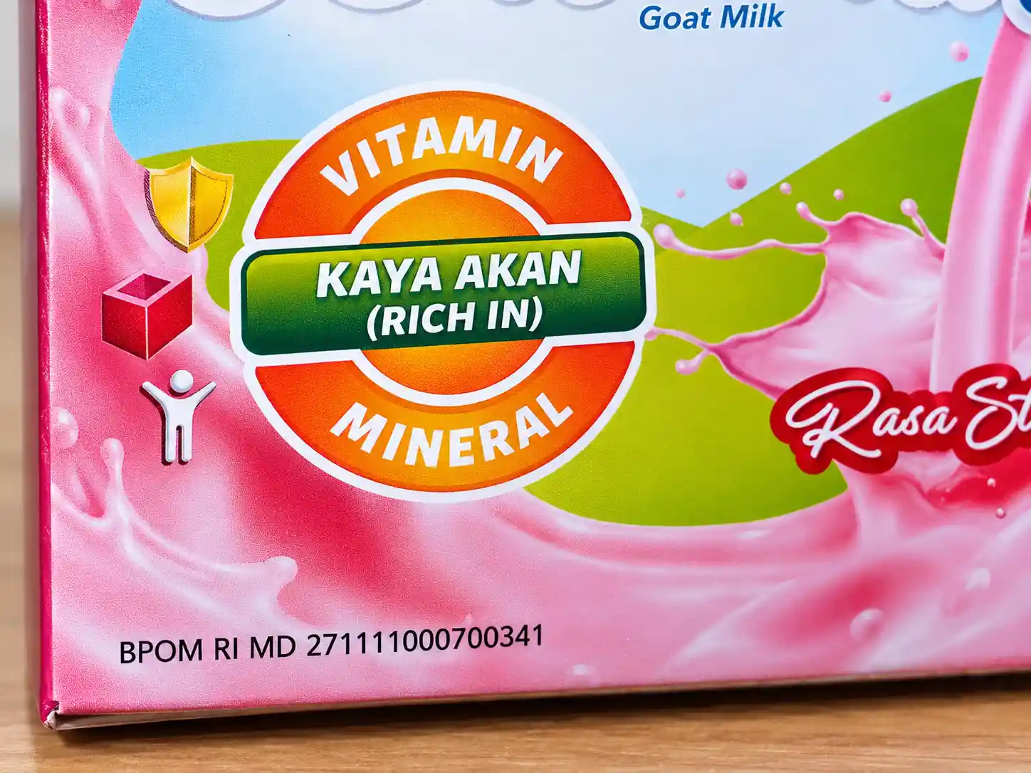 Nomor BPOM MD 271111000700341 pada kemasan GoMilku Strawberry SR12
